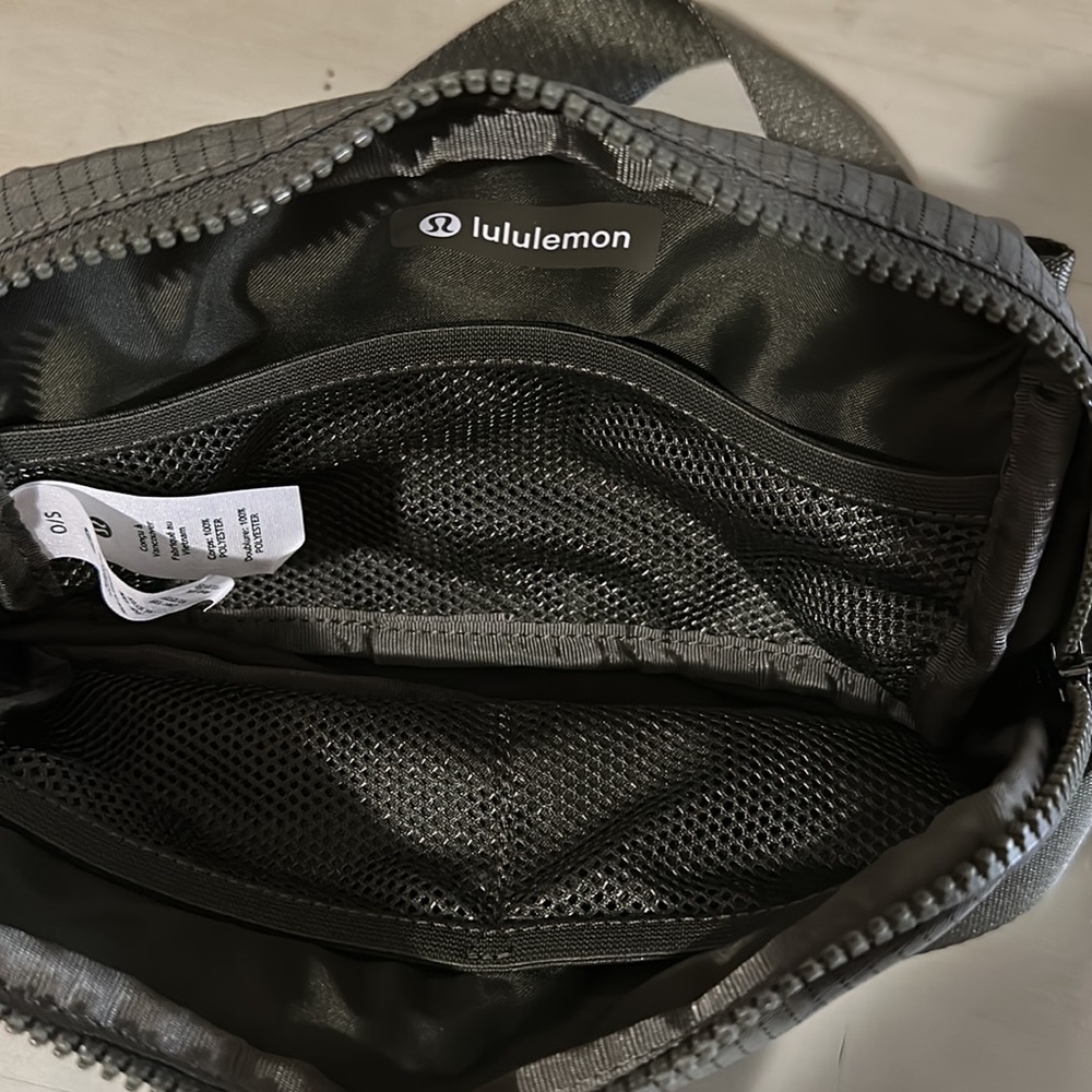 新品 ルルレモンEverywhere Belt Bag 1L Amazon.com | Lululemon Everywhere Belt Bag 1L (Neo Mint